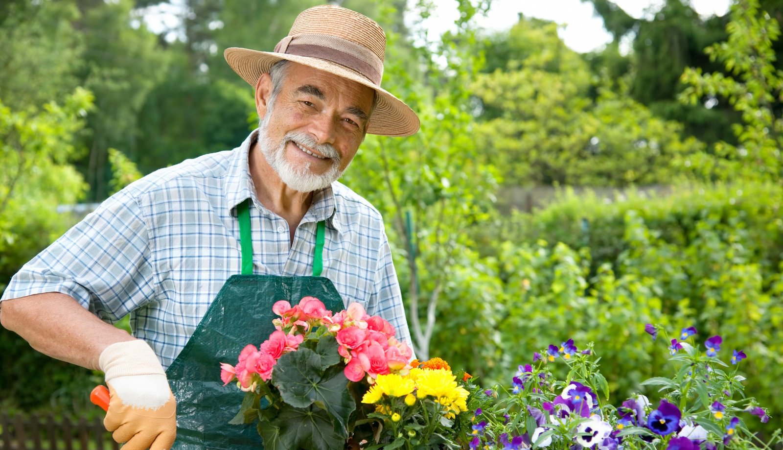 The 7 Best Gardening Hats For Men